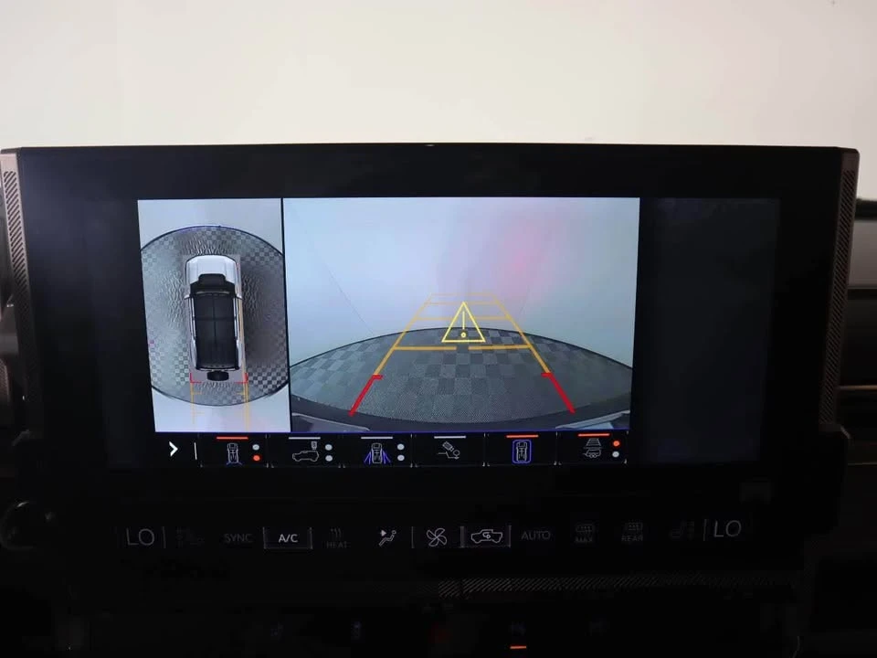 2025 GMC Hummer EV - Image 17 of 17