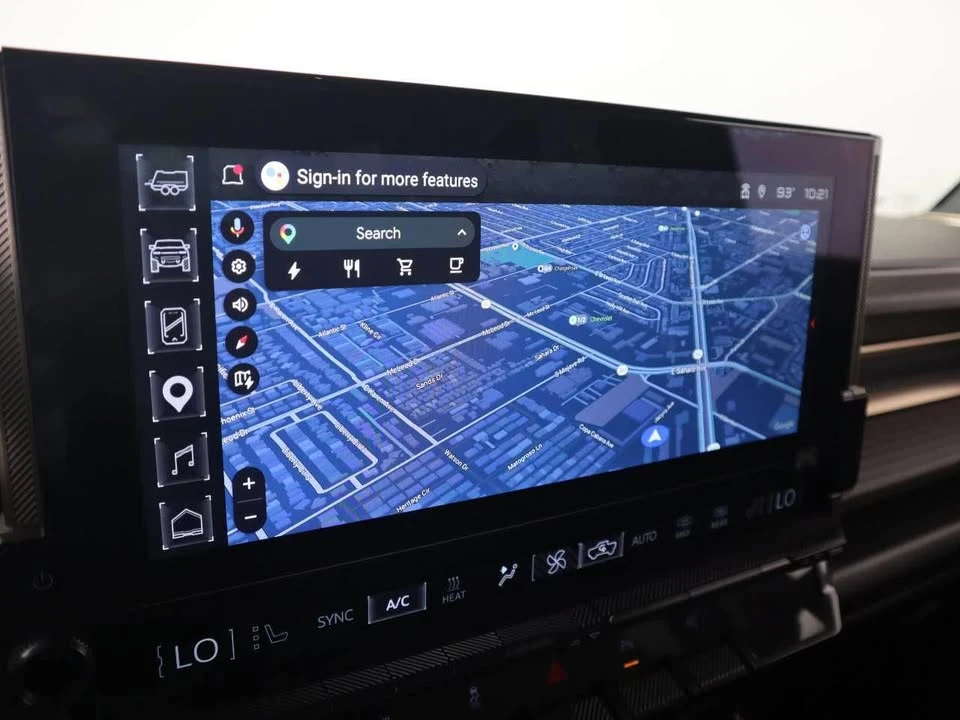 2025 GMC Hummer EV - Image 16 of 17