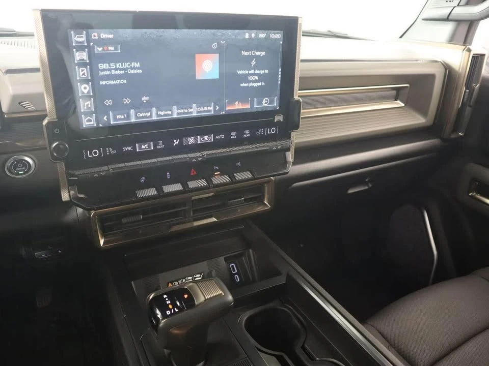 2025 GMC Hummer EV - Image 14 of 17