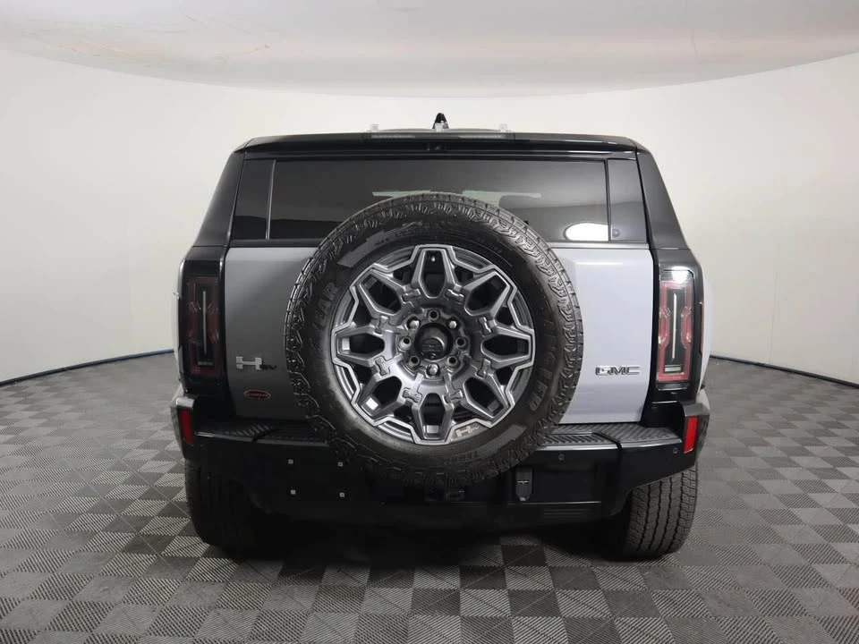2025 GMC Hummer EV - Image 9 of 17