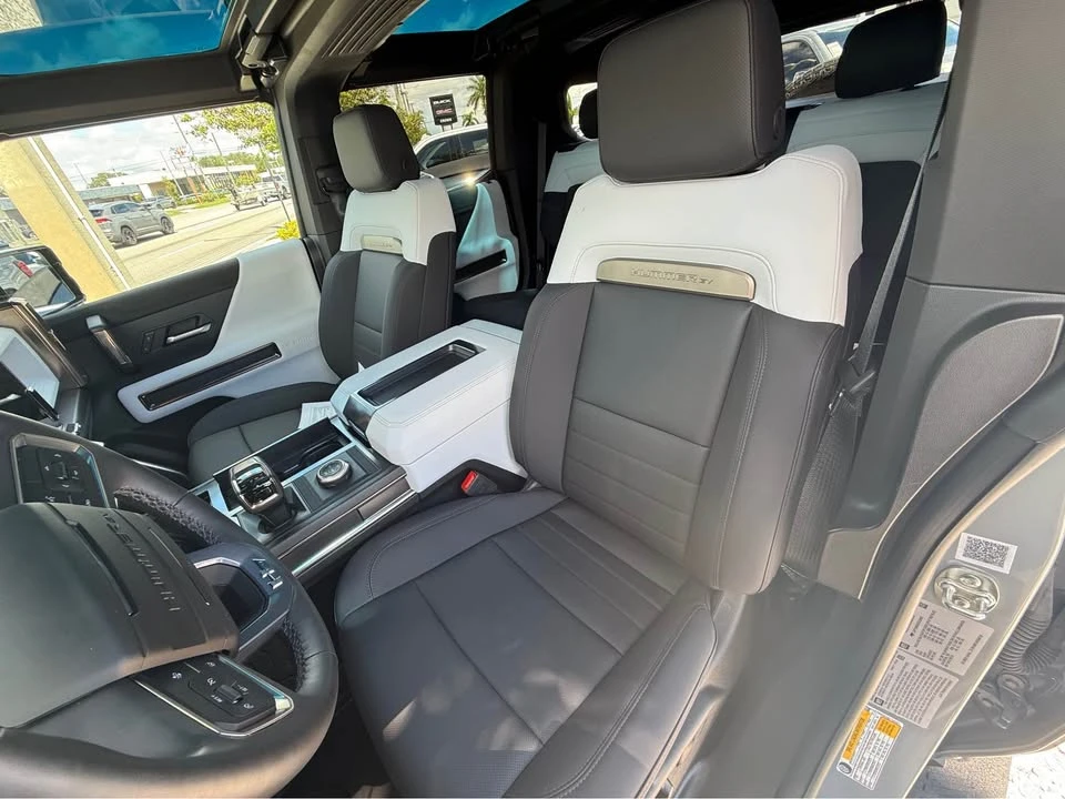 2025 GMC Hummer EV - Image 7 of 17