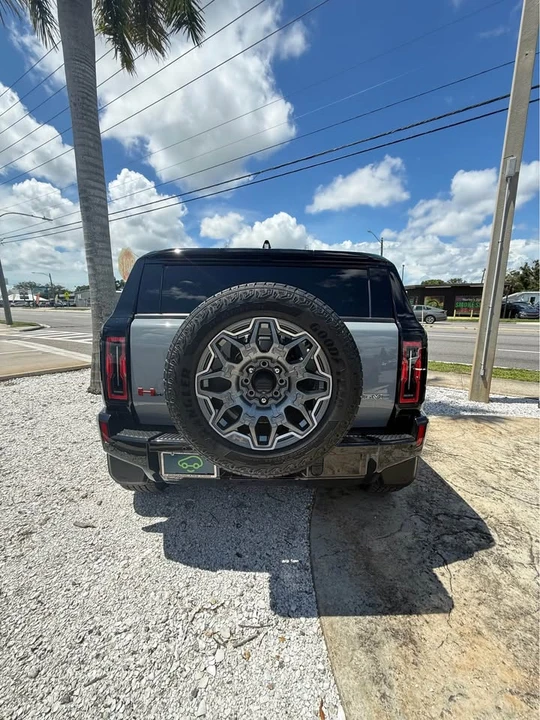 2025 GMC Hummer EV - Image 3 of 17