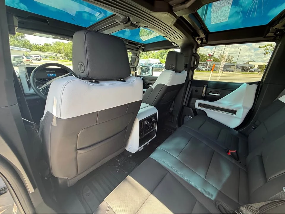 2025 GMC Hummer EV - Image 13 of 17