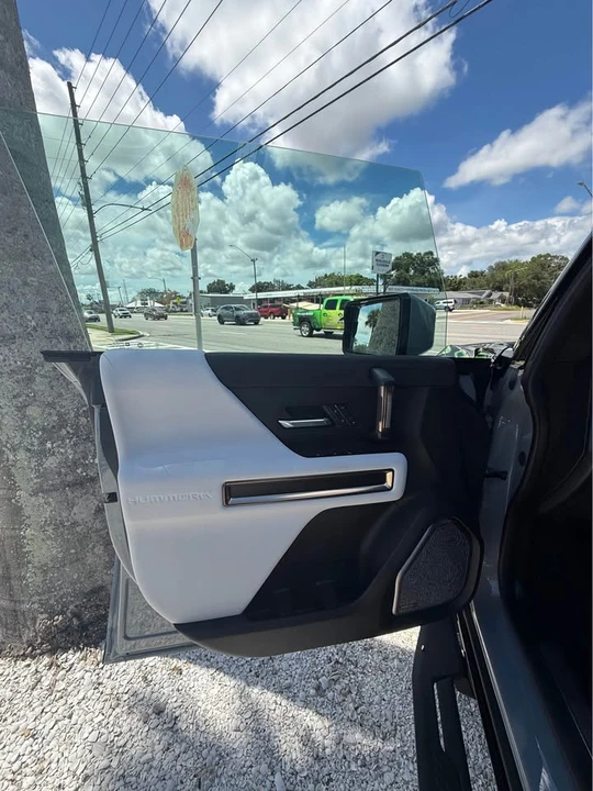 2025 GMC Hummer EV - Image 6 of 17