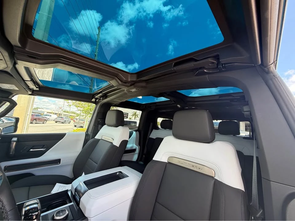 2025 GMC Hummer EV - Image 8 of 17