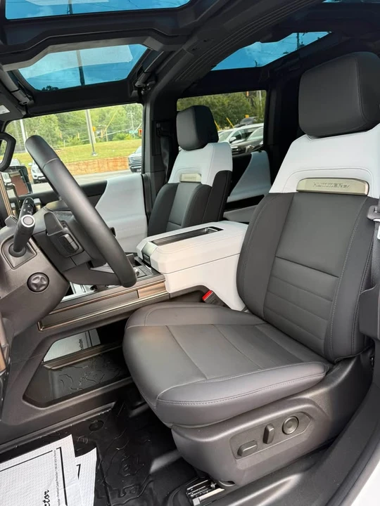 2025 GMC Hummer EV - Image 6 of 11