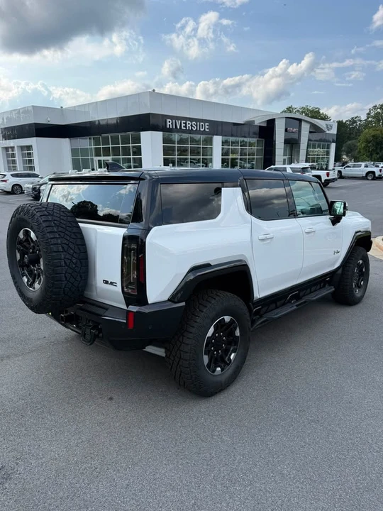 2025 GMC Hummer EV - Image 3 of 11