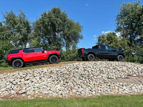 2025 GMC Hummer EV SUV 2X Sport Utility 4D