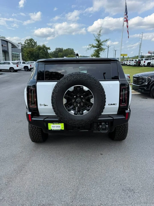2025 GMC Hummer EV - Image 4 of 11