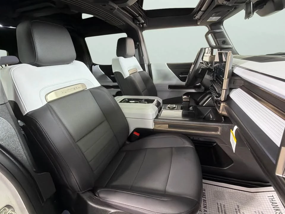 2025 GMC Hummer EV - Image 16 of 20