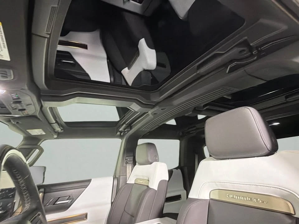 2025 GMC Hummer EV - Image 13 of 20