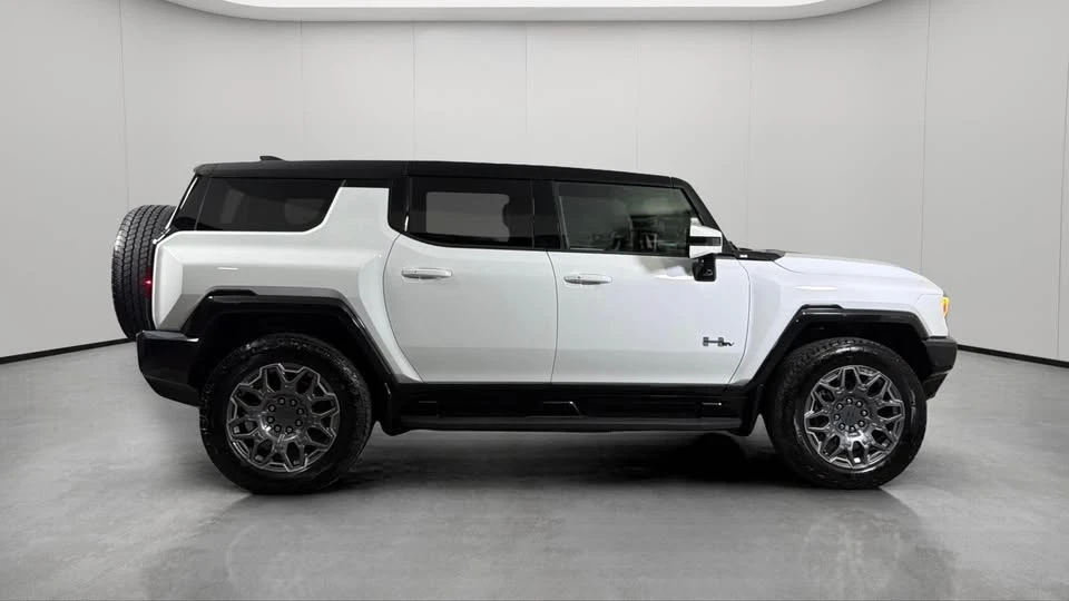 2025 GMC Hummer EV - Image 8 of 20