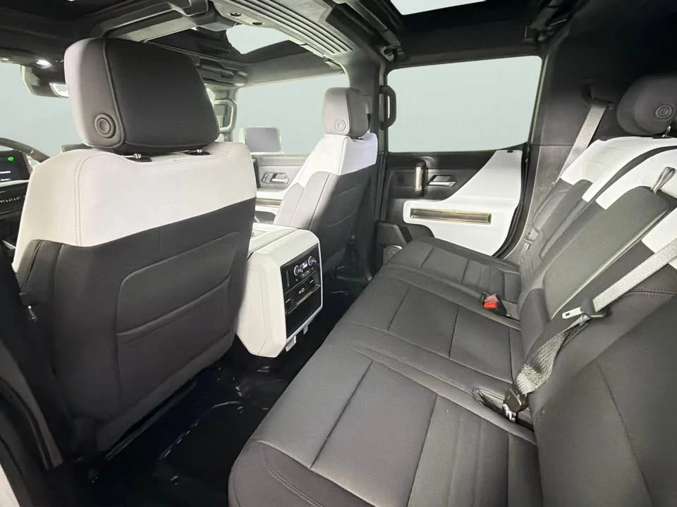 2025 GMC Hummer EV - Image 12 of 20
