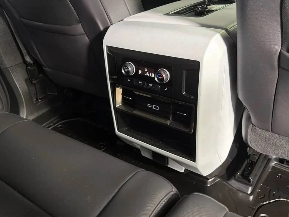 2025 GMC Hummer EV - Image 9 of 20