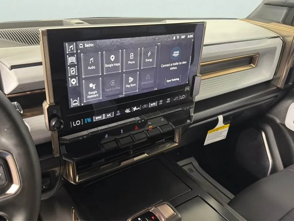 2025 GMC Hummer EV - Image 17 of 20