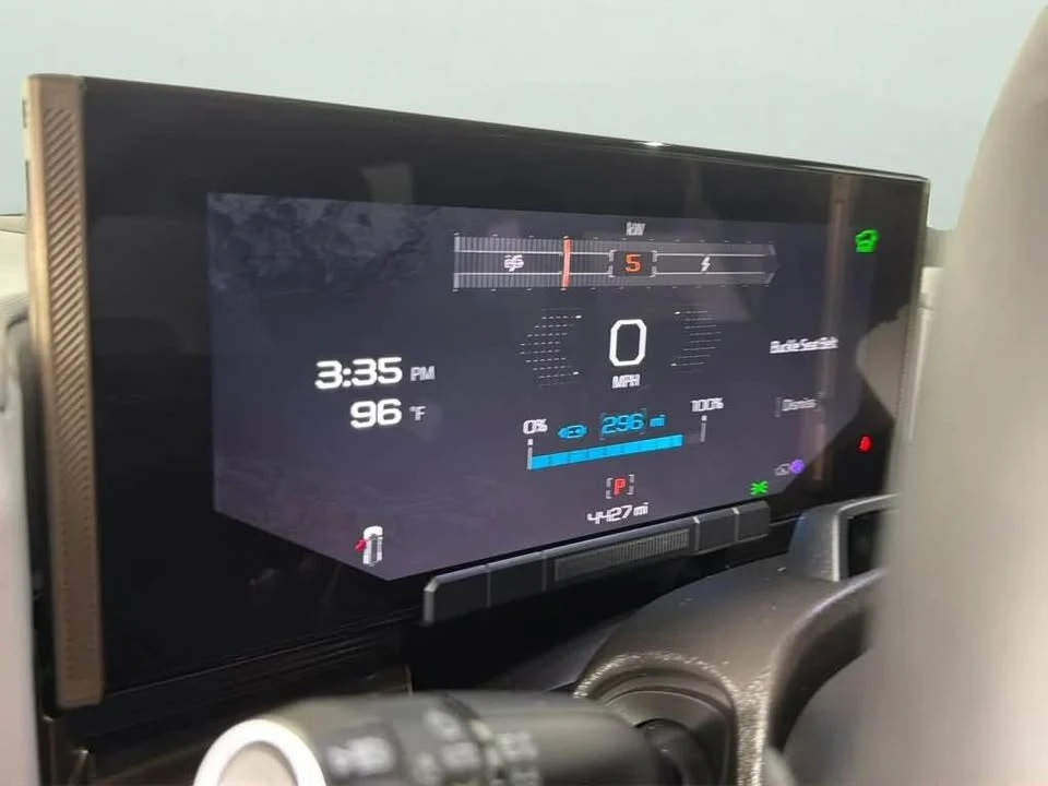 2025 GMC Hummer EV - Image 18 of 20
