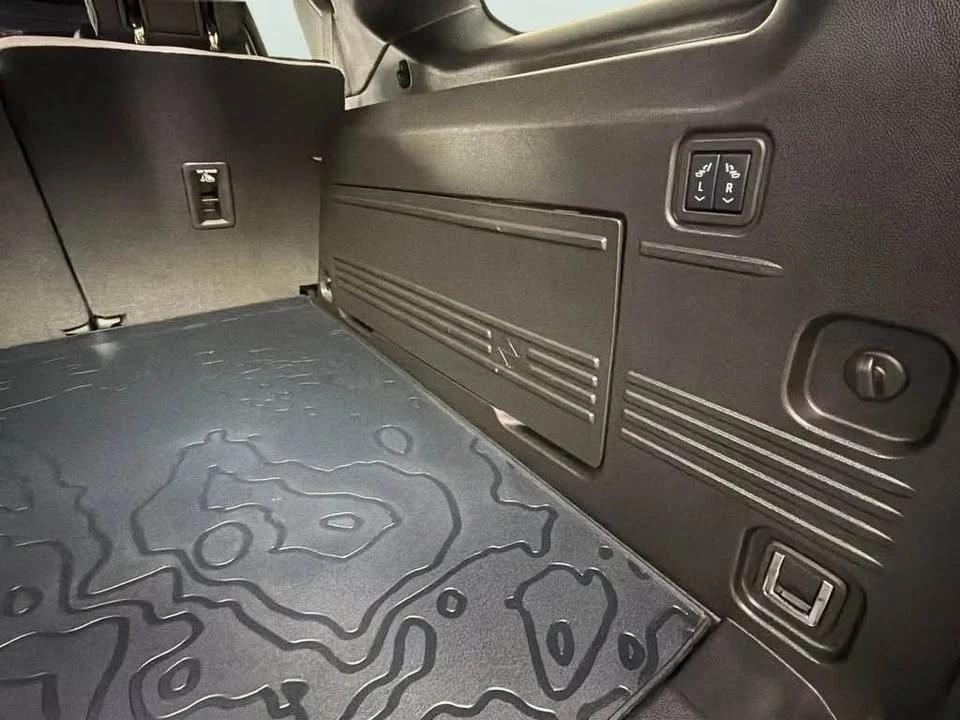 2025 GMC Hummer EV - Image 11 of 20