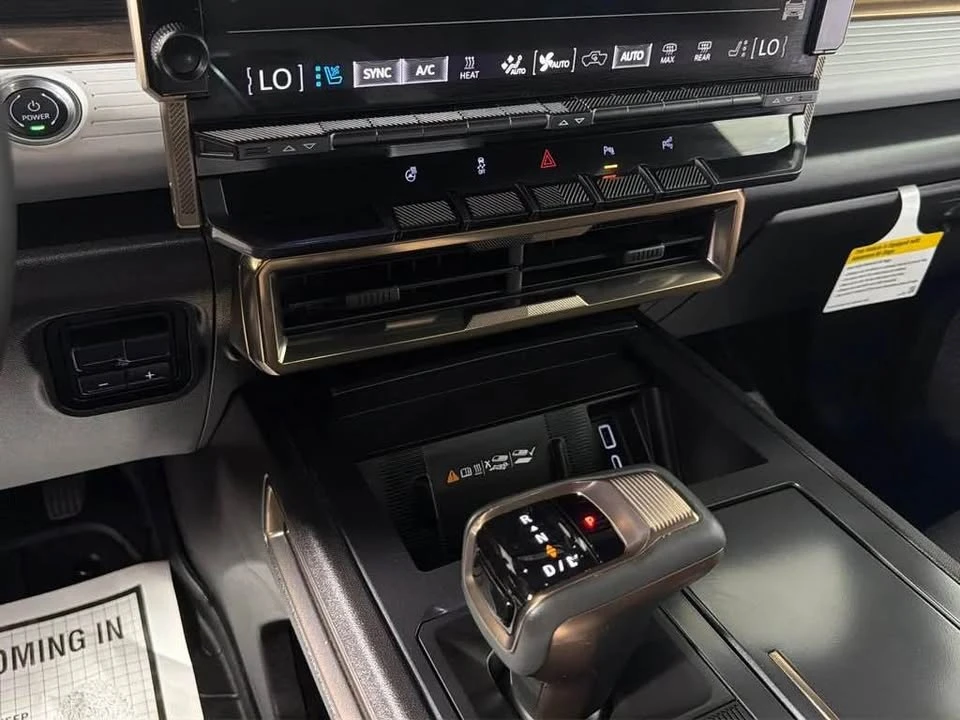 2025 GMC Hummer EV - Image 15 of 20