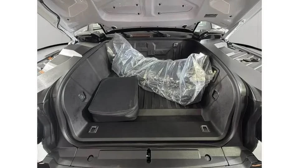 2025 GMC Hummer EV - Image 6 of 20