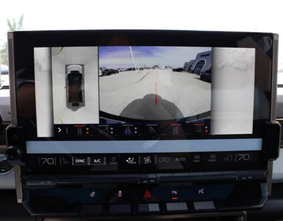 2025 GMC Hummer EV - Image 8 of 18