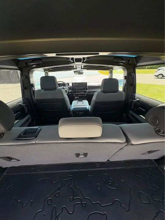 2025 GMC Hummer EV - Image 20 of 21