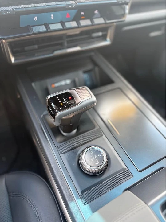 2025 GMC Hummer EV - Image 14 of 21