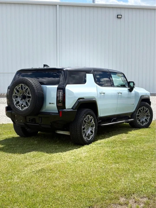 2025 GMC Hummer EV - Image 6 of 21