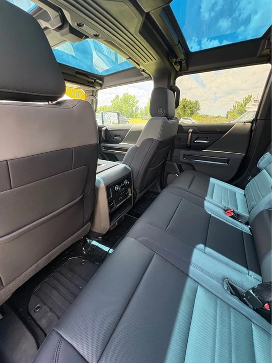 2025 GMC Hummer EV - Image 16 of 21