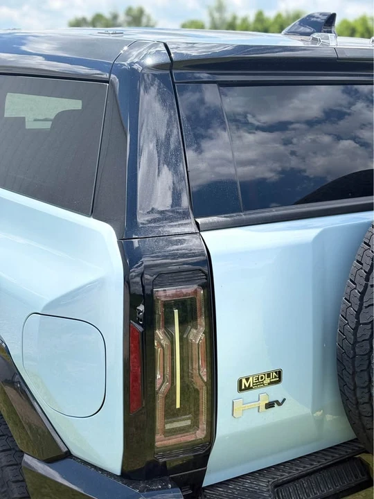 2025 GMC Hummer EV - Image 4 of 21