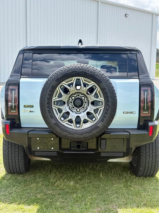2025 GMC Hummer EV - Image 5 of 21