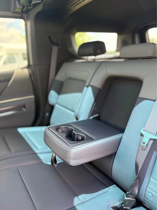 2025 GMC Hummer EV - Image 18 of 21