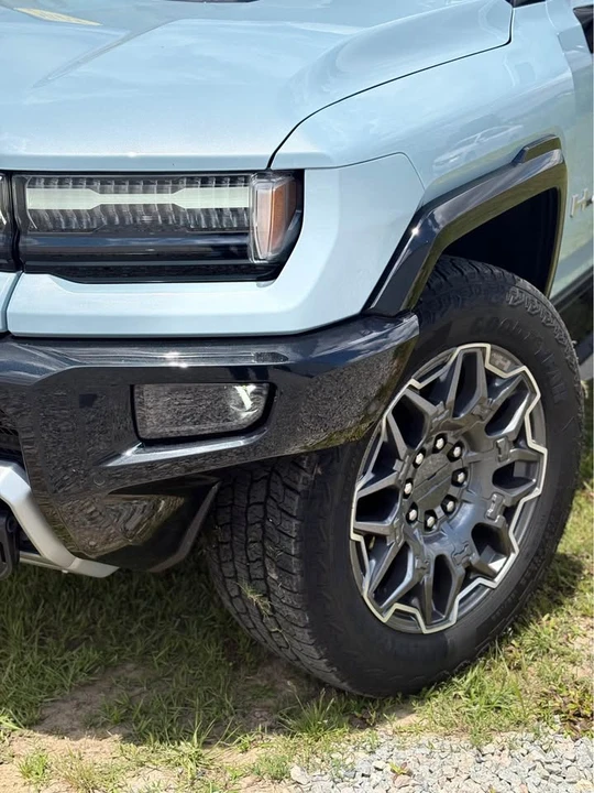 2025 GMC Hummer EV - Image 2 of 21
