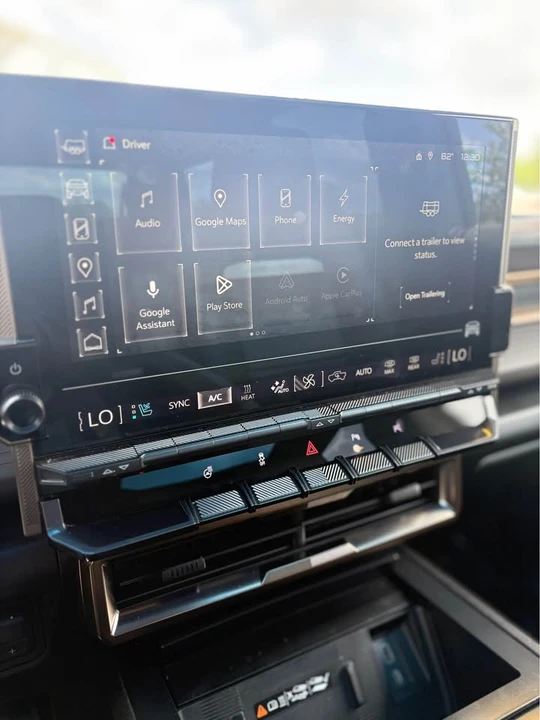 2025 GMC Hummer EV - Image 12 of 21