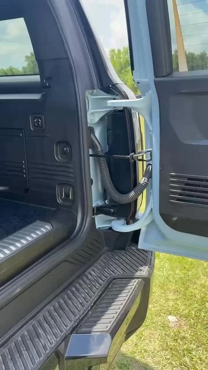2025 GMC Hummer EV - Image 21 of 21