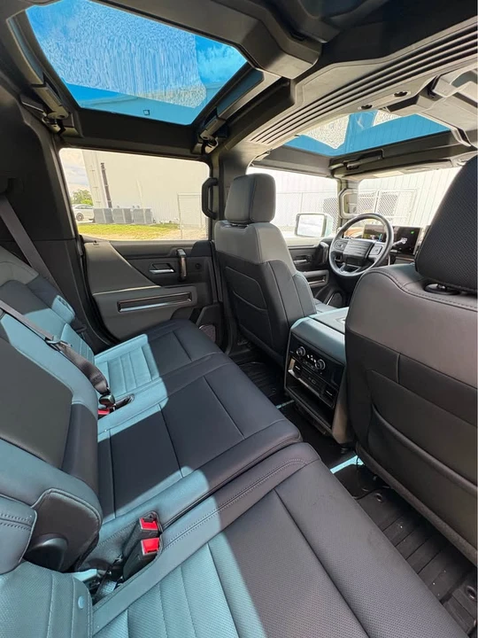 2025 GMC Hummer EV - Image 8 of 21