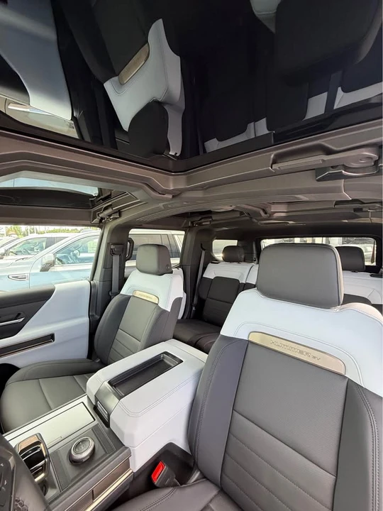 2025 GMC Hummer EV - Image 4 of 6