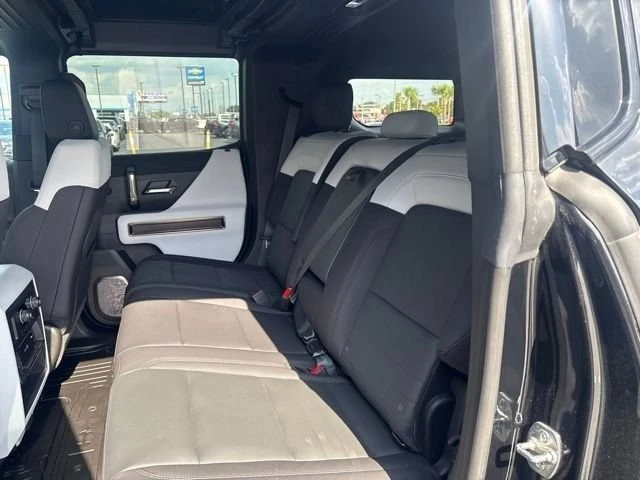 2025 GMC Hummer EV - Image 9 of 15