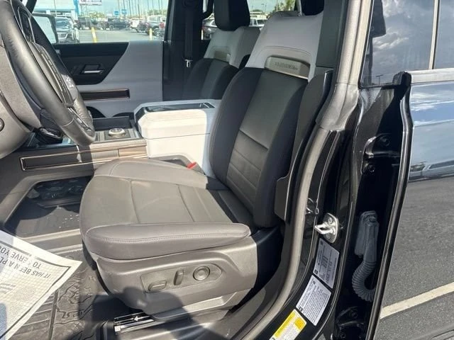 2025 GMC Hummer EV - Image 8 of 15