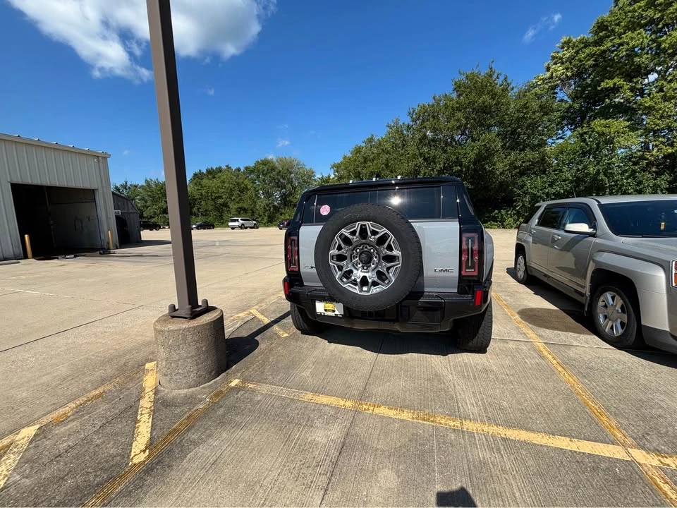 2025 GMC Hummer EV - Image 4 of 4