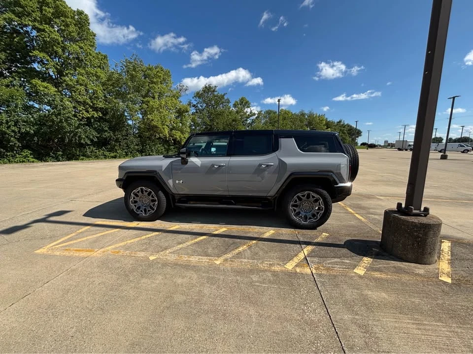2025 GMC Hummer EV - Image 3 of 4