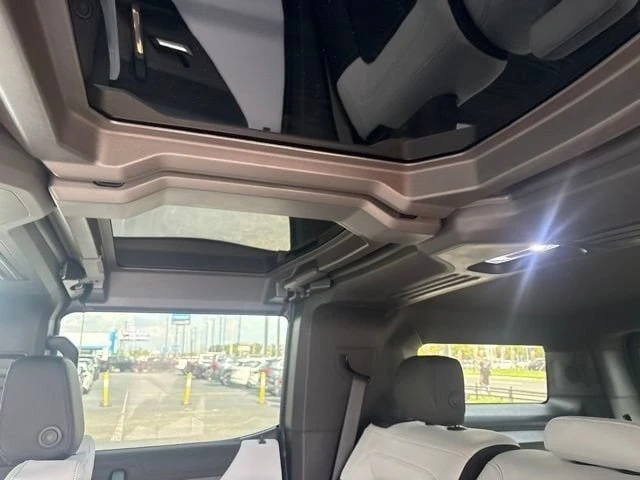 2025 GMC Hummer EV - Image 14 of 15