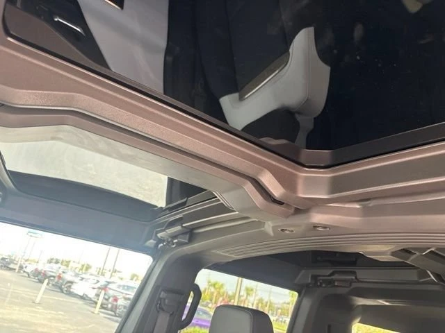 2025 GMC Hummer EV - Image 13 of 15