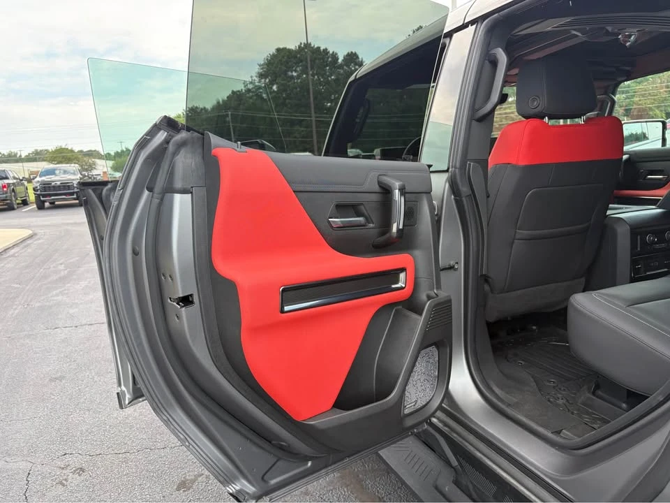2025 GMC Hummer EV - Image 5 of 14