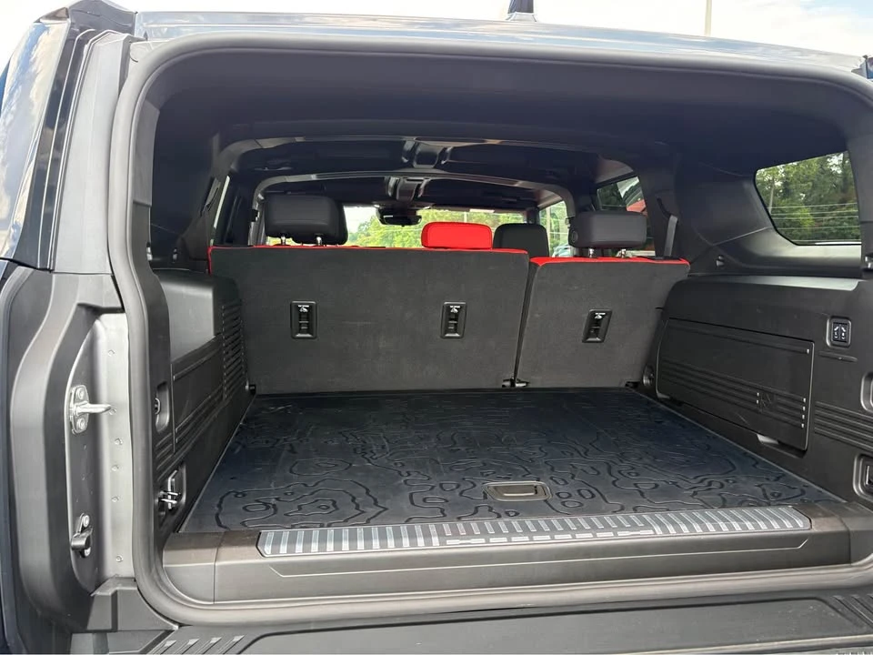 2025 GMC Hummer EV - Image 6 of 14