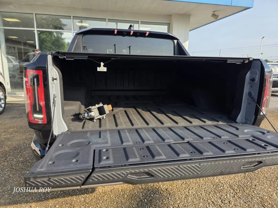 2025 GMC Hummer EV - Image 4 of 13
