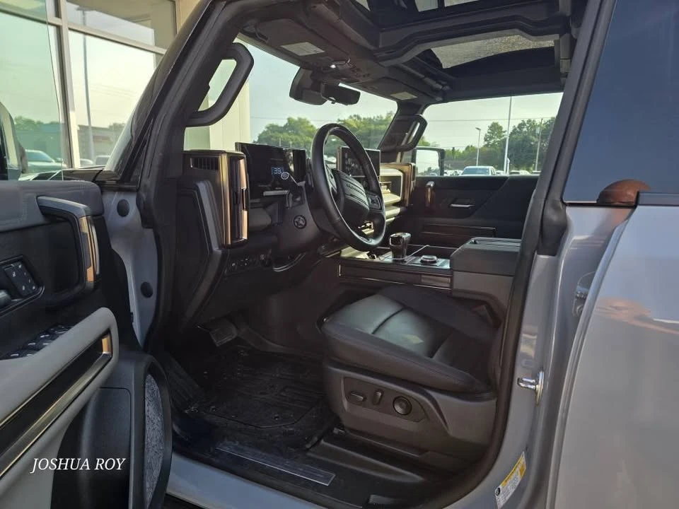2025 GMC Hummer EV - Image 5 of 13