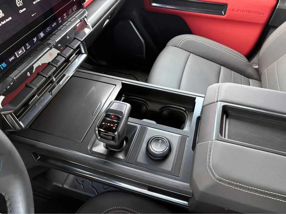 2025 GMC Hummer EV - Image 12 of 14