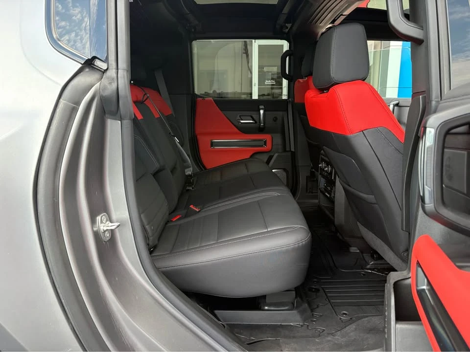 2025 GMC Hummer EV - Image 8 of 14