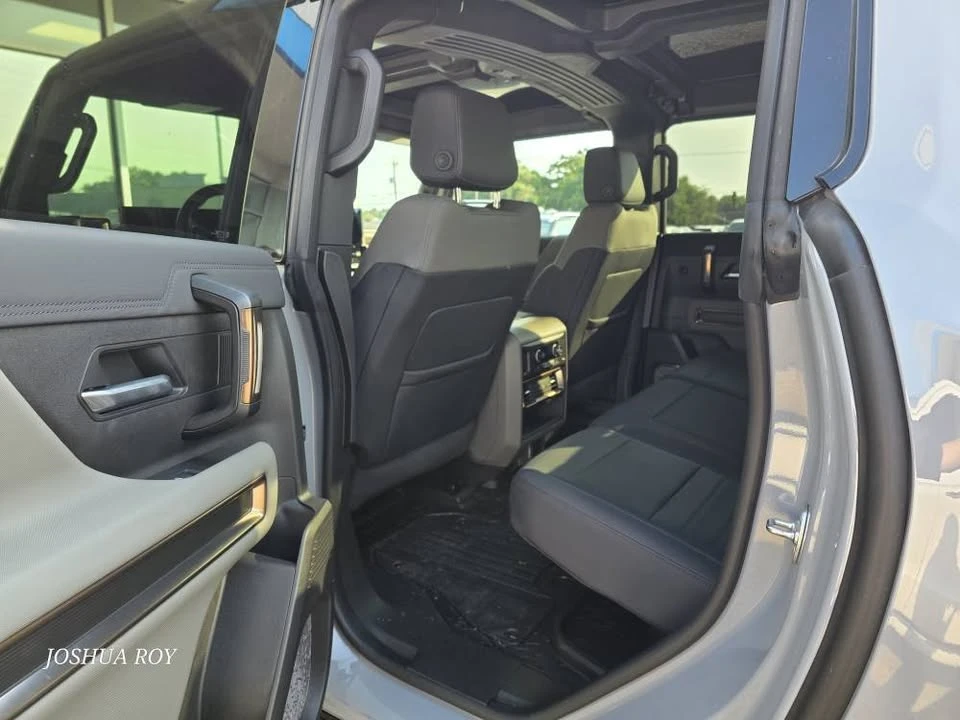 2025 GMC Hummer EV - Image 6 of 13