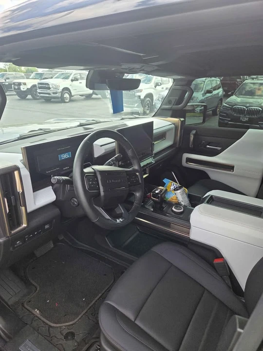 2025 GMC Hummer EV - Image 4 of 5
